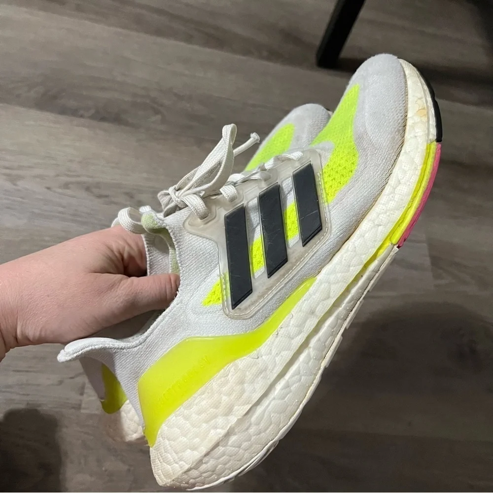 Adidas UltraBoost 21 White Solar Yellow Black Mens Size 6 Women’s Size 8 FY0377